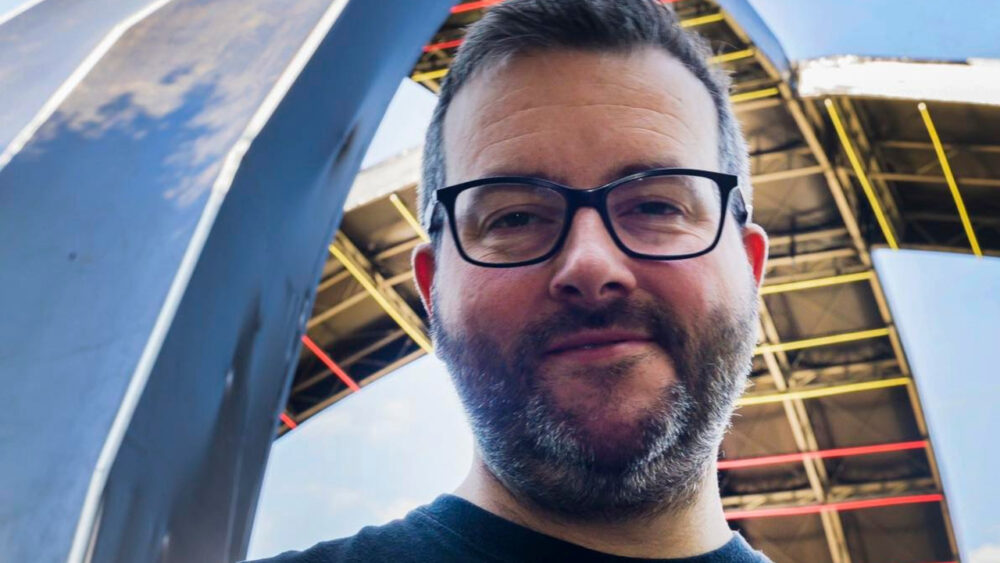 Vernon Kay announces on air his BBC colleague Ian Deeley has died – RadioToday