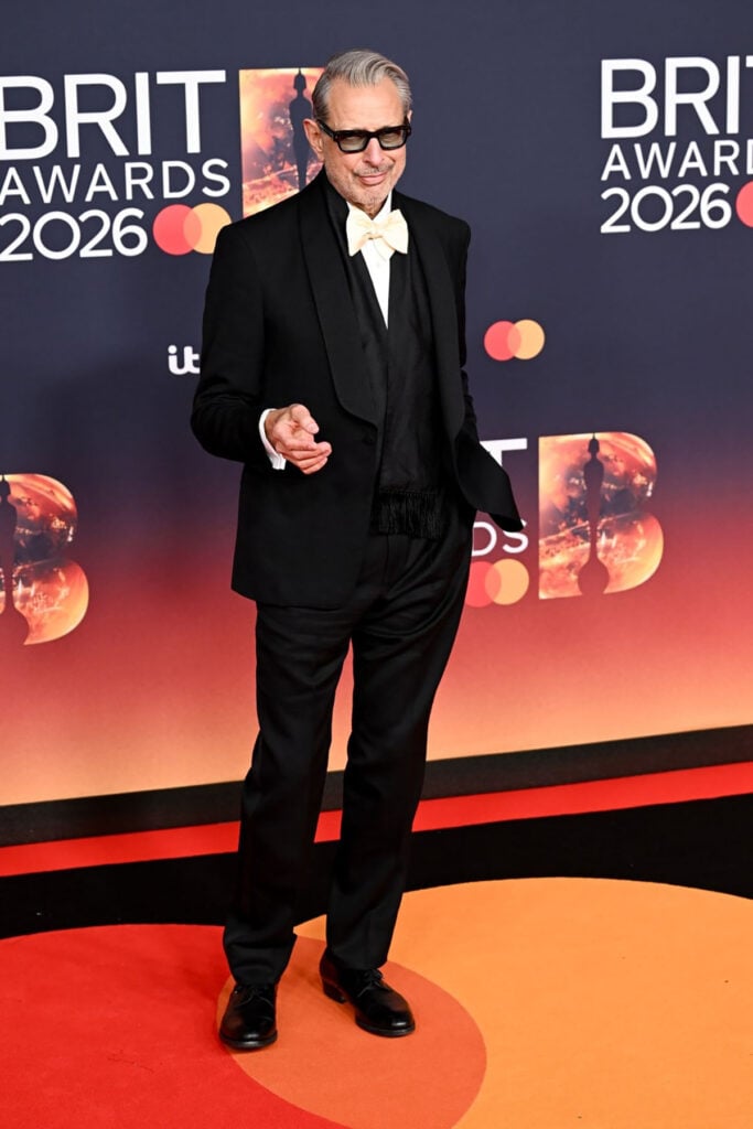 Jeff Goldblum BRIT Awards 2026, Jeff Goldblum dunhill tuxedo, Jeff Goldblum red carpet style, dunhill BRIT Awards 2026, Jeff Goldblum menswear, BRIT Awards mens fashion