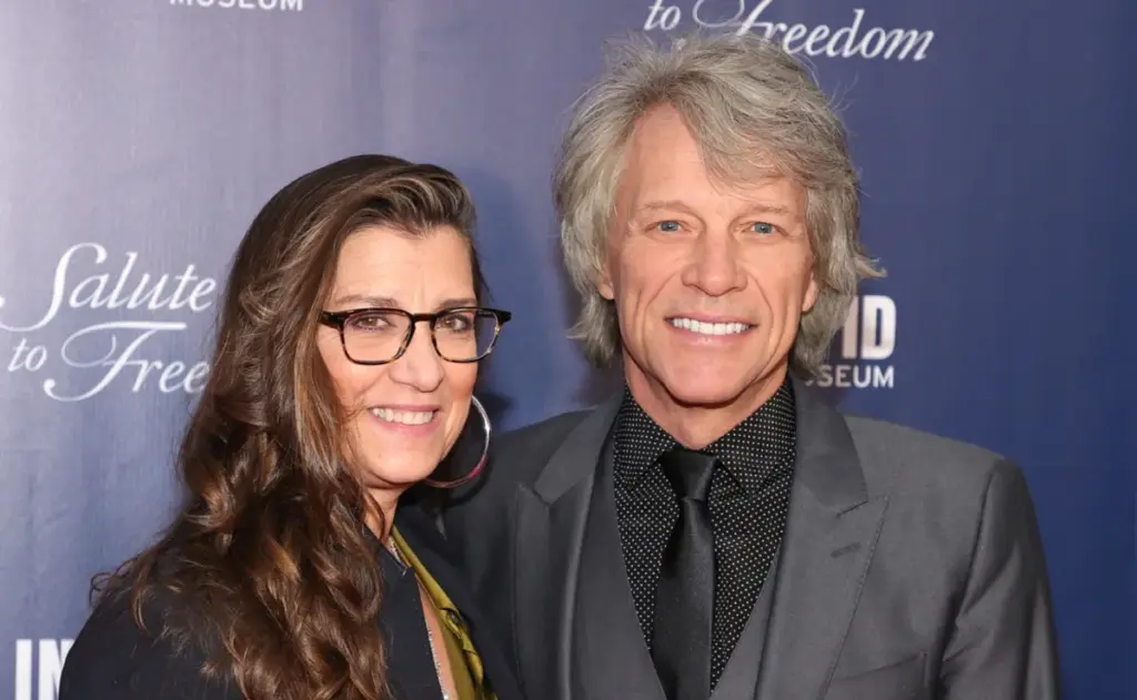 10 Stars Who Married Their High School Sweethearts (And Are Still Together) 10 Stars Who Married Their High School Sweethearts (And Are Still Together)