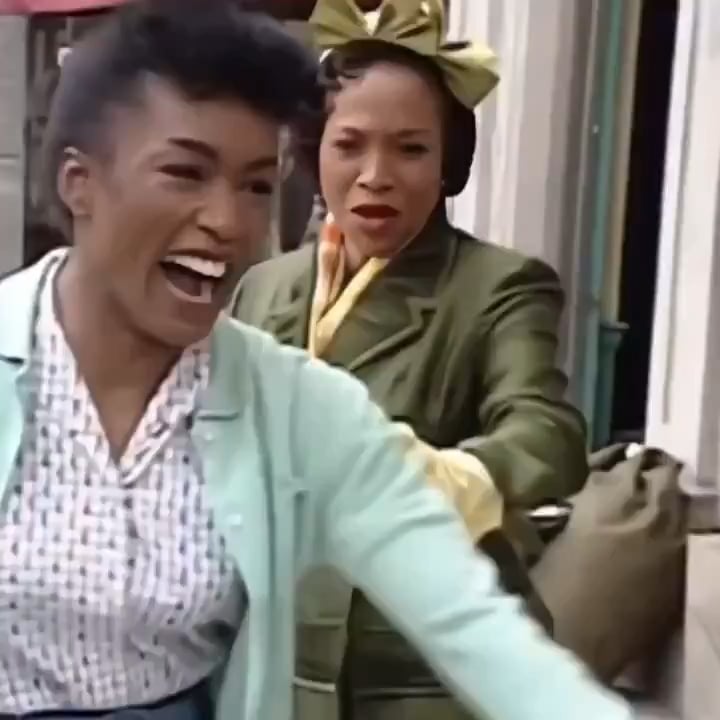 Angela Bassett Meets Tina Turner on the Set of ‘What’s Love Got To Do With It?’ (1993)