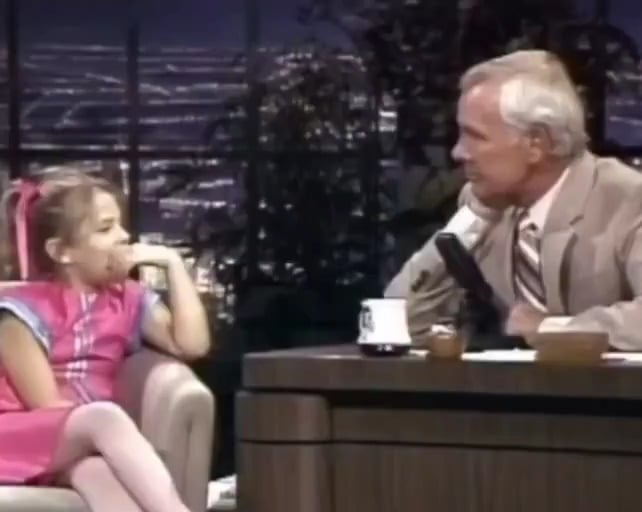 7-year-old Drew Barrymore casually removes her fake teeth on The Tonight Show Starring Johnny Carson while promoting E.T. the Extra-Terrestrial (1982)
