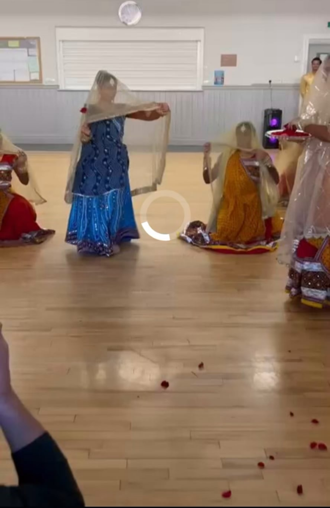 Bollywood dancer gifts Kate a rose before performance