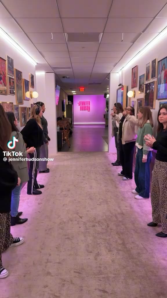 Wendi McLendon-Covey takes on the Jennifer Hudson Show’s spirit tunnel