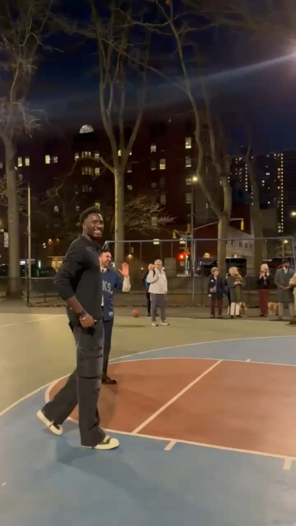 Mayor Zohran Mamdani and Knicks’ Mohamed Diawara playing basketball in Harlem after sharing iftar at a local Senegalese restaurant