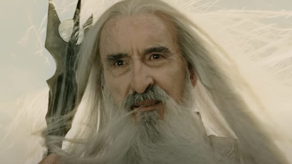 Saruman looking down at the Fellowship in The Lord of the Rings: The Return of the King