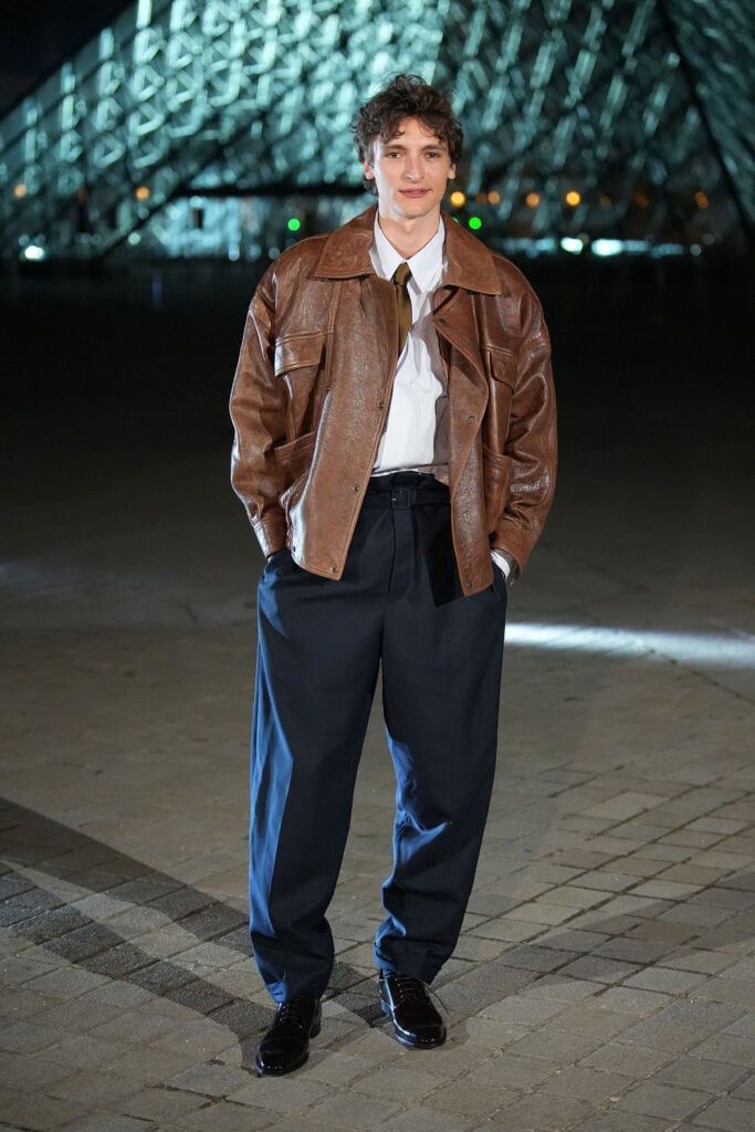 Vassili Schneider Le Grand Dîner du Louvre, Vassili Schneider Louvre Dinner Paris red carpet, Vassili Schneider Paris fashion event Louvre dinner, Le Grand Dîner du Louvre red carpet Vassili Schneider, Saint Laurent Vassili Schneider leather jacket look, Saint Laurent Fall 2025 Vassili Schneider Paris