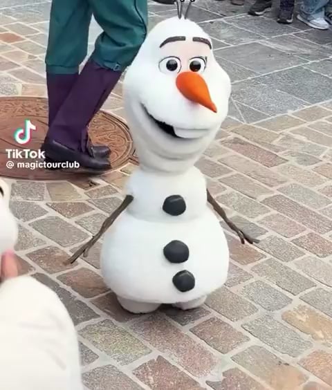 Disneyland’s Olaf animatronic has had its first public malfunction