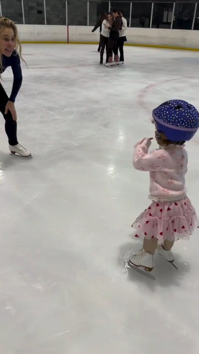 Tara Lipinski ice skating with her daughter in new IG post
