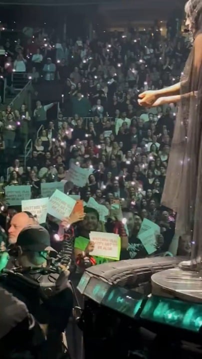 Lady Gaga received a birthday cake from a fan at her show in Boston and she do not know what to do with that thing