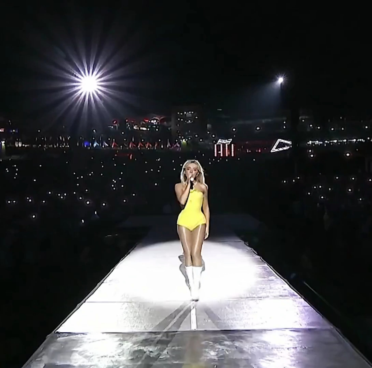Sabrina Carpenter Performing at Lollapalooza Brasil (20 March 2026)