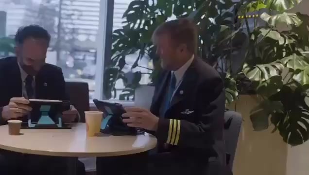 King Willem-Alexander made his last flight for KLM on a Boeing 737 yesterday, will retrain to fly the fleet's new replacement Airbus A321neo planes