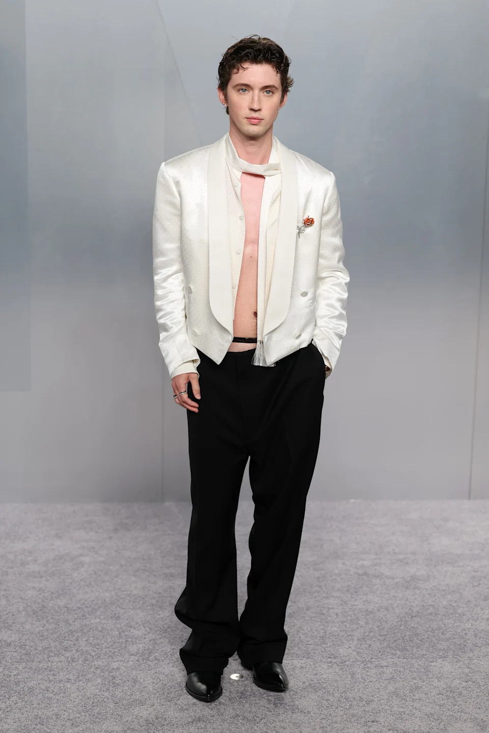 Troye Sivan attends the 2026 Vanity Fair Oscars Party in Tom Ford.