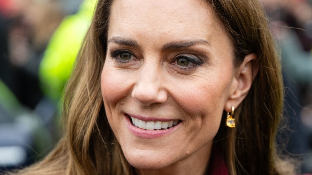 Kate Middleton projects 'controlled confidence' with new look amid royal family crisis