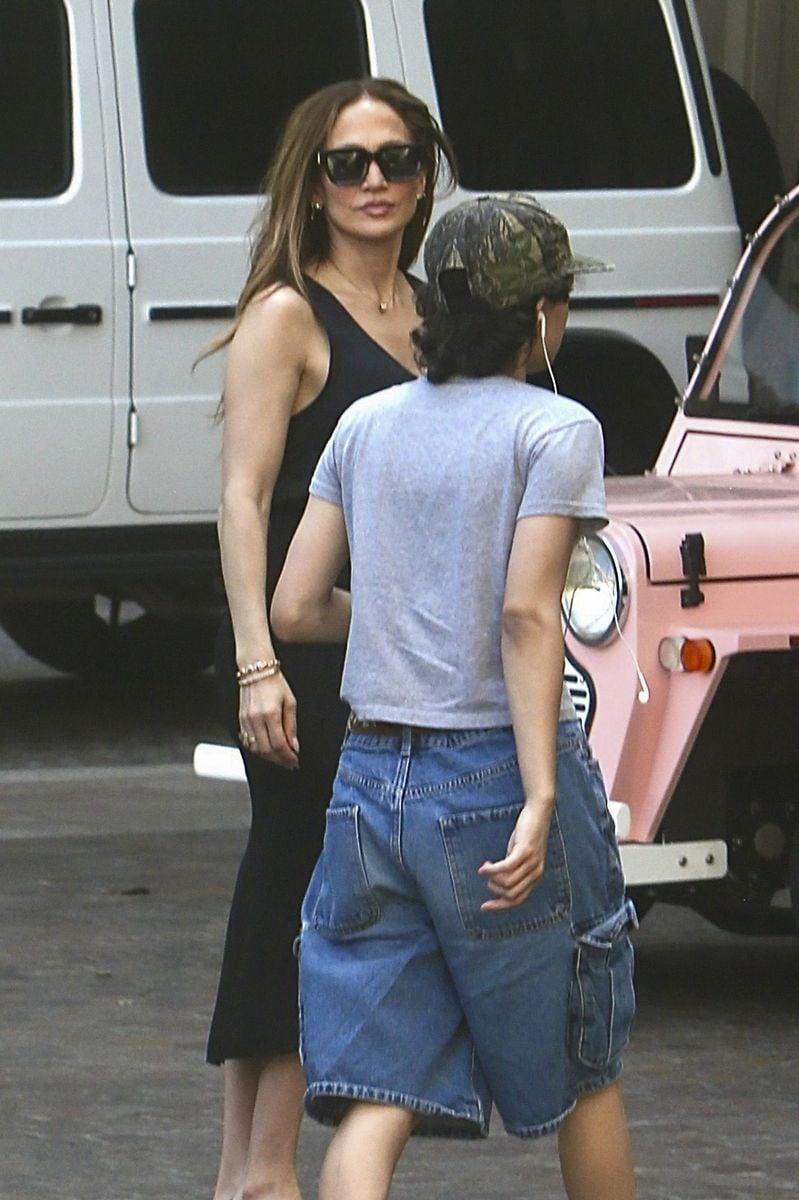 

Jennifer Lopez enjoyed a special mother-daughter day with Emme in Beverly Hills, taking a well-deserved break from her busy schedule. 