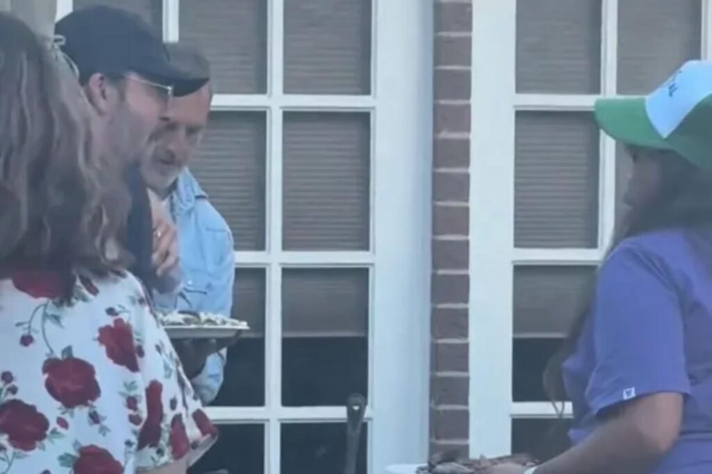 Foo Fighters frontman Dave Grohl surprises guests by serving BBQ at LA backyard bash Foo Fighters frontman Dave Grohl surprises guests by serving BBQ at LA backyard bash