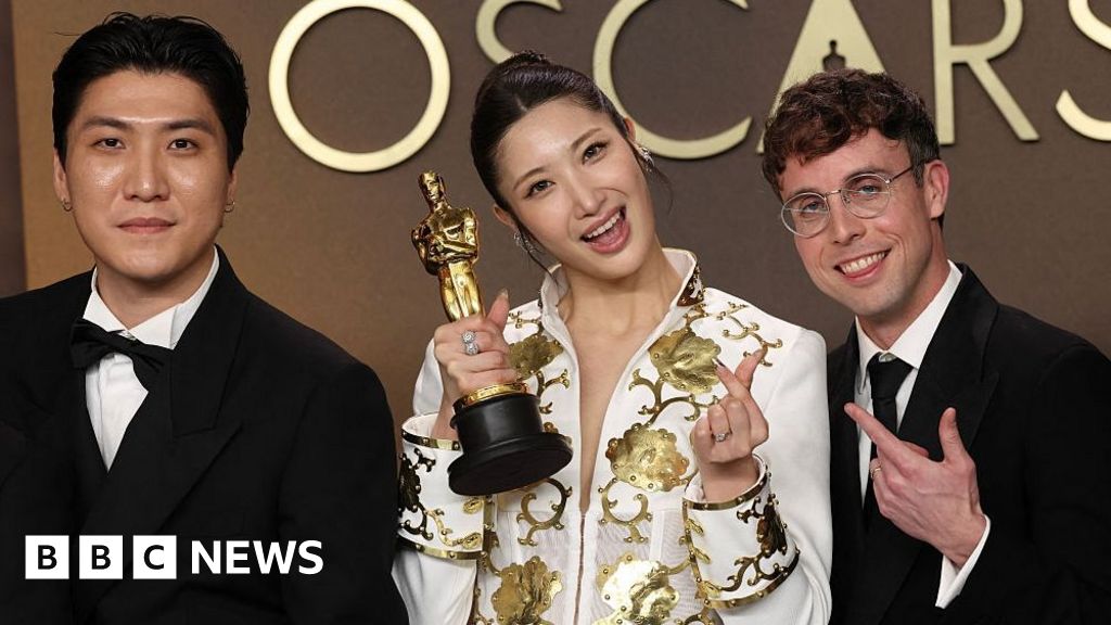 Kpop Demon Hunters wins Oscars for best animated film and best original song - BBC
