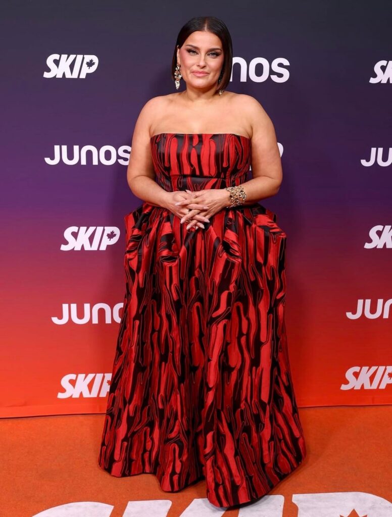 Nelly Furtado made a rare red carpet appearance at the 2026 Juno Awards. She was also inducted into the Canadian Music Hall of Fame during the ceremony (March 29, 2026)