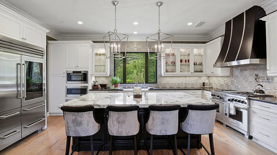 2691 Country Ridge Road kitchen