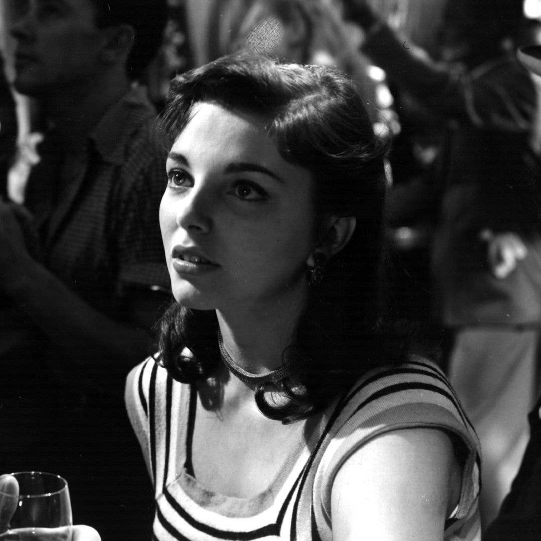 Joan Collins stars with Laurence Harvey in the film 'I Believe In You' in 1952