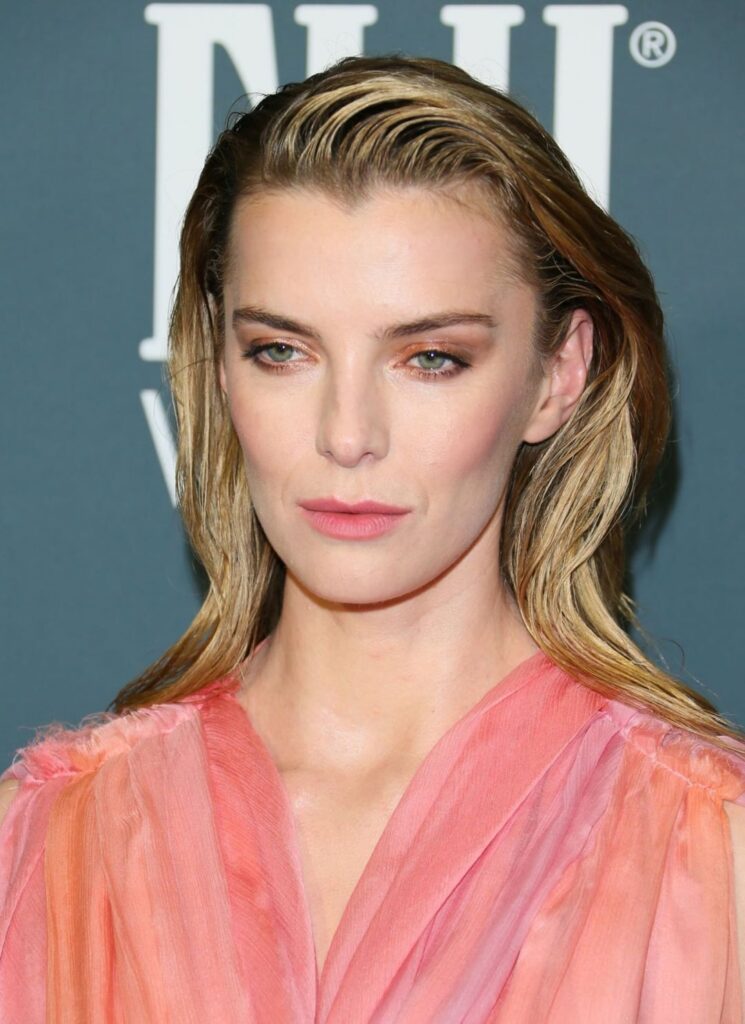 Betty Gilpin – 25th Annual Critics’ Choice Awards in Santa Monica 01/12/2020
