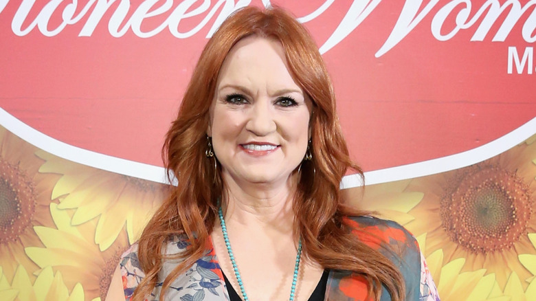 Ree Drummond posing on the red carpet