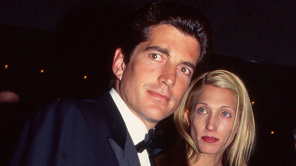 A close-up of John F. Kennedy Jr. and Carolyn Bessette Kennedy looking concerned.