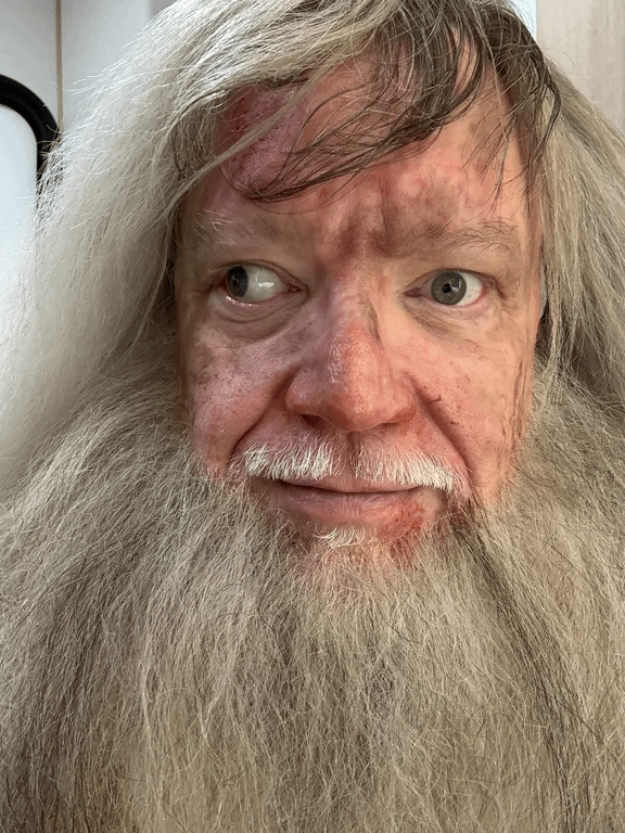 Guillermo del Toro has confirmed, via his Twitter account, that he's returning to It's Always Sunny in Philadelphia. He plays Pappy McPoyle, the patriarch of the McPoyle family.