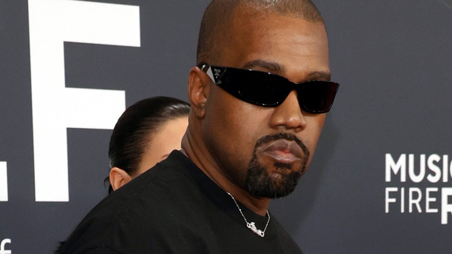 La Roux Backs Model Who Claims Kanye West Choked Her on Video Set