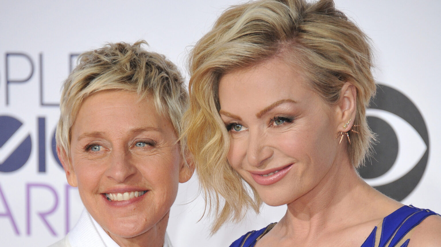 Pics Of Ellen DeGeneres & Portia De Rossi That Make Their Age Gap Undeniable Pics Of Ellen DeGeneres & Portia De Rossi That Make Their Age Gap Undeniable