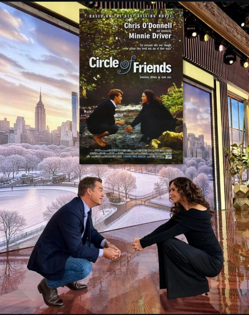 Minnie Driver & Chris O'Donnell re-create their "Circle of Friends' movie poster 31 years later