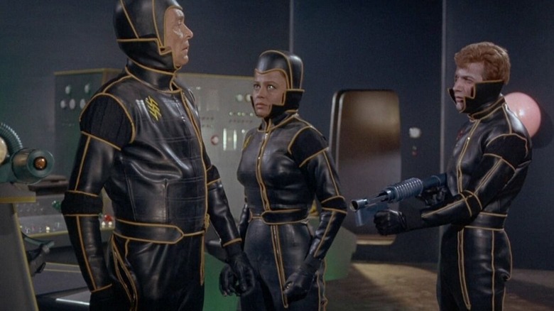 The commander being held at raygunpoint in Planet of the Vampires