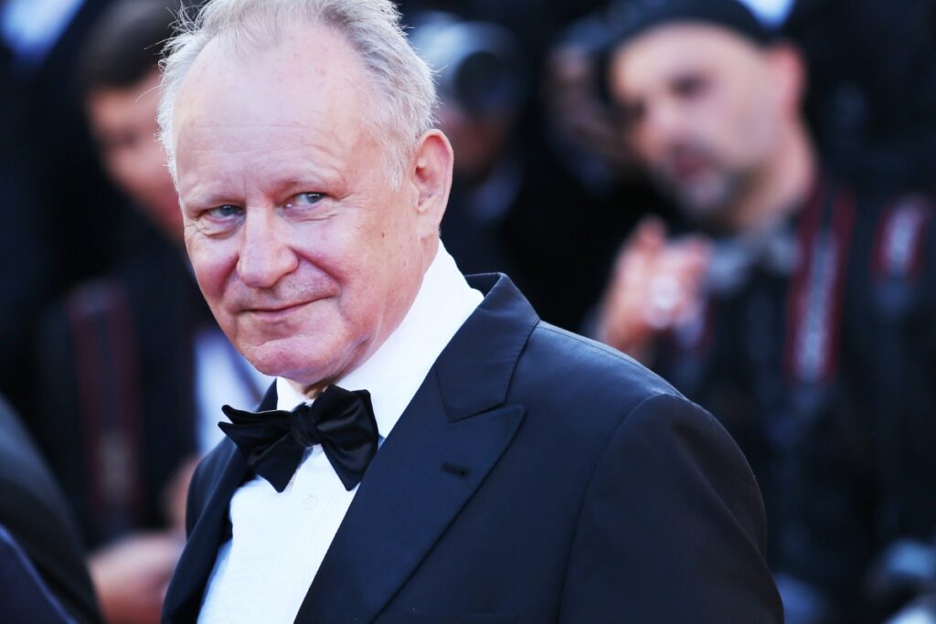 Nearly three decades on, iconic actor reflects on a '90s cult movie and Robin Williams' eccentricities