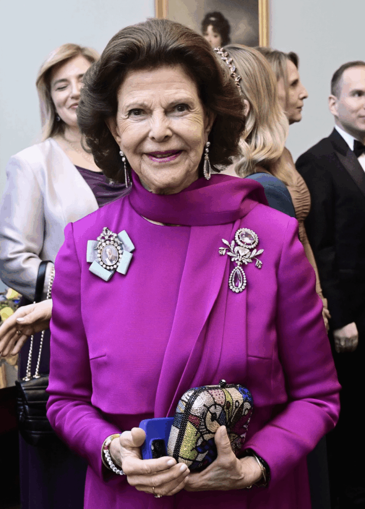 Queen Silvia wore the Earrings and Brooch of the over 200 year-old Pink Topaz Parure at this week’s State Banquet at the Presidential Palace in Warsaw