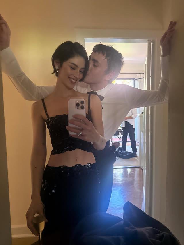 New selfie of Gracie Abrams and Paul Mescal from the Oscars ❤️‍🔥🎥🧑‍❤️‍💋‍🧑