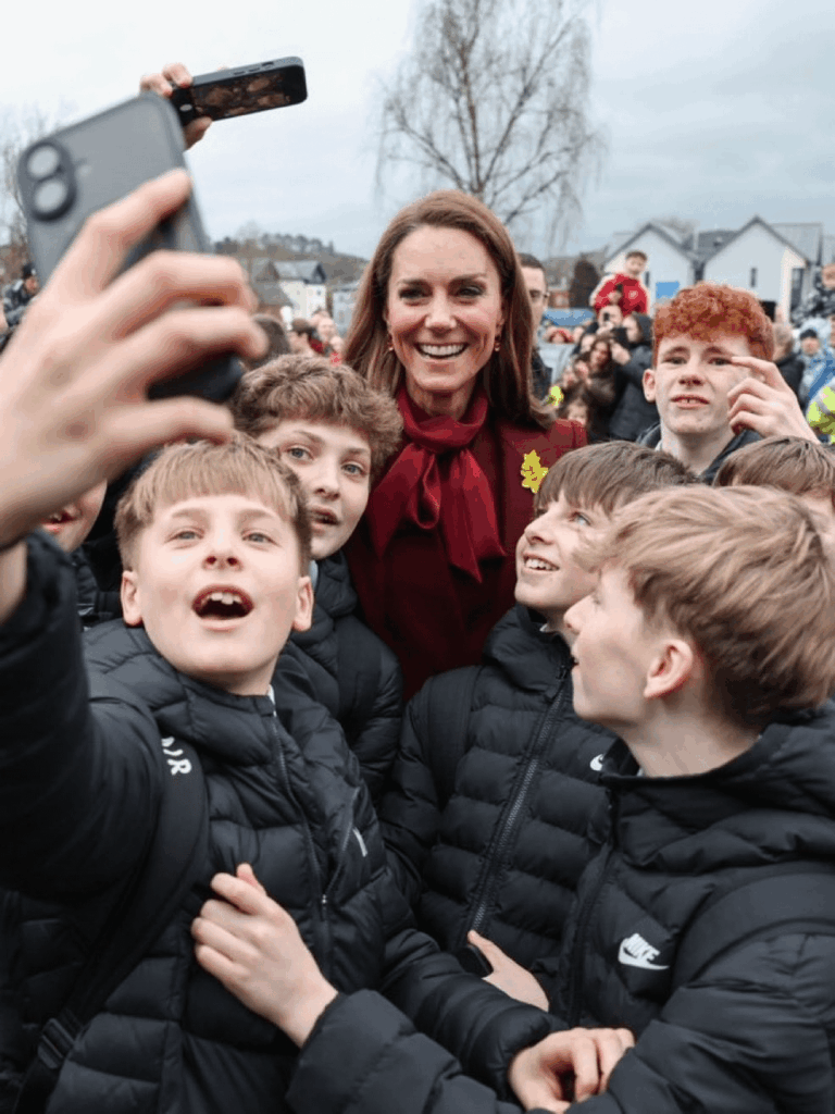 Welsh school children taking selfies with the Princess of Wales during their engagement last week