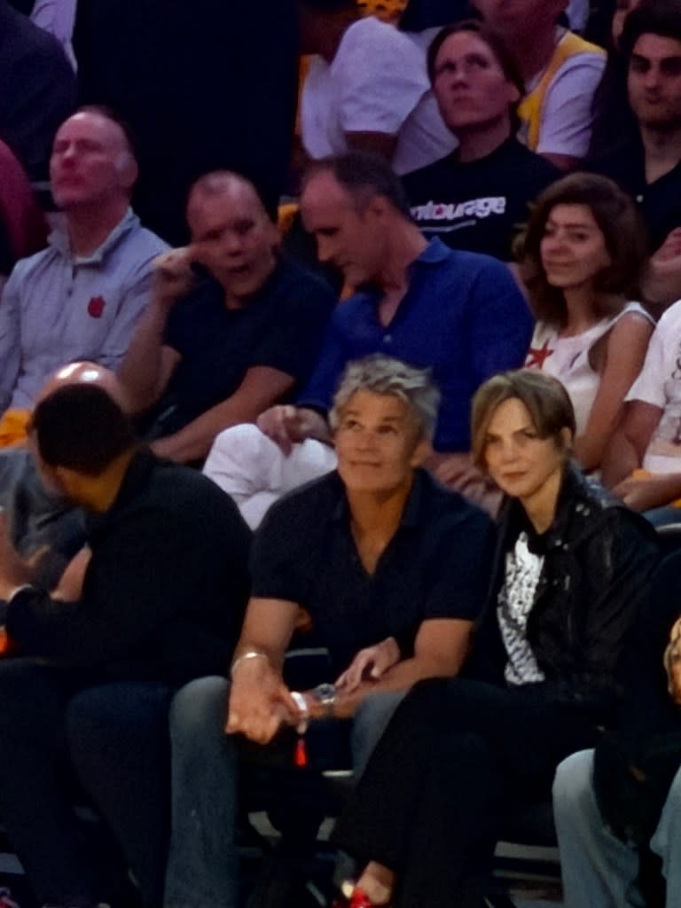 Actor Timothy Olyphant watches the Rockets and Lakers courtside. (Photo by Michael J. Duarte)