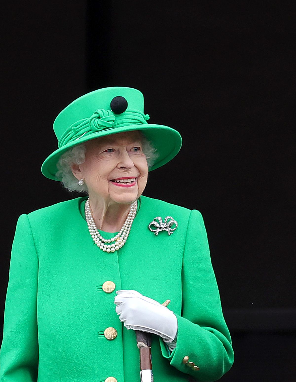Queen Elizabeth II wearing a green coat and hat on the balcony of Buckingham Palace during the Platinum Jubilee Pageant on June 05, 2022 