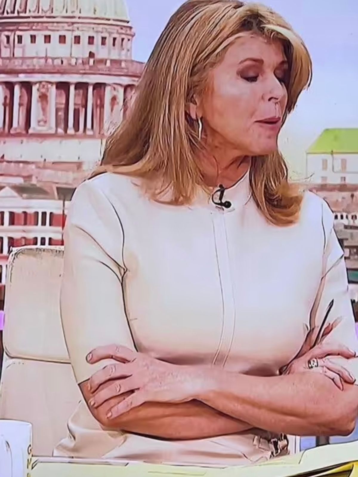 Kate is no longer wearing the rings on her left hand