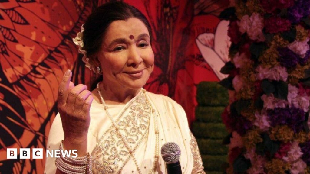 Asha Bhosle: The sound of Bollywood dies aged 92 Indian singer Asha Bhosle performs at the '75 years of Asha' concert at Carnegie Hall, New York, New York, April 17, 2008.