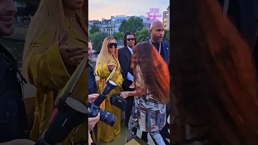 Beyoncé and Jay-Z at the Louis Vuitton show. #beyonce #jayz #antesedepois
