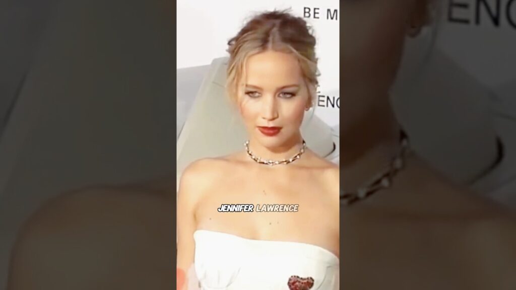 #celebrity #shorts #shortsvideo #model #falldown #runaway #fashion #fashionshow #funnyvideo