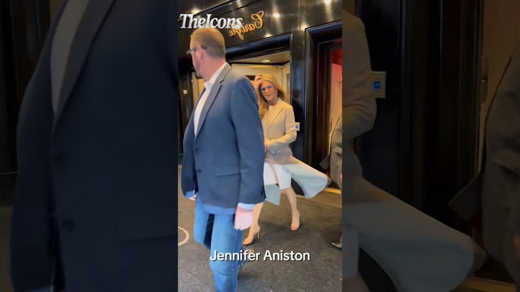 Jennifer Aniston Leaving $5,000,000 Business Deal #JenniferAniston