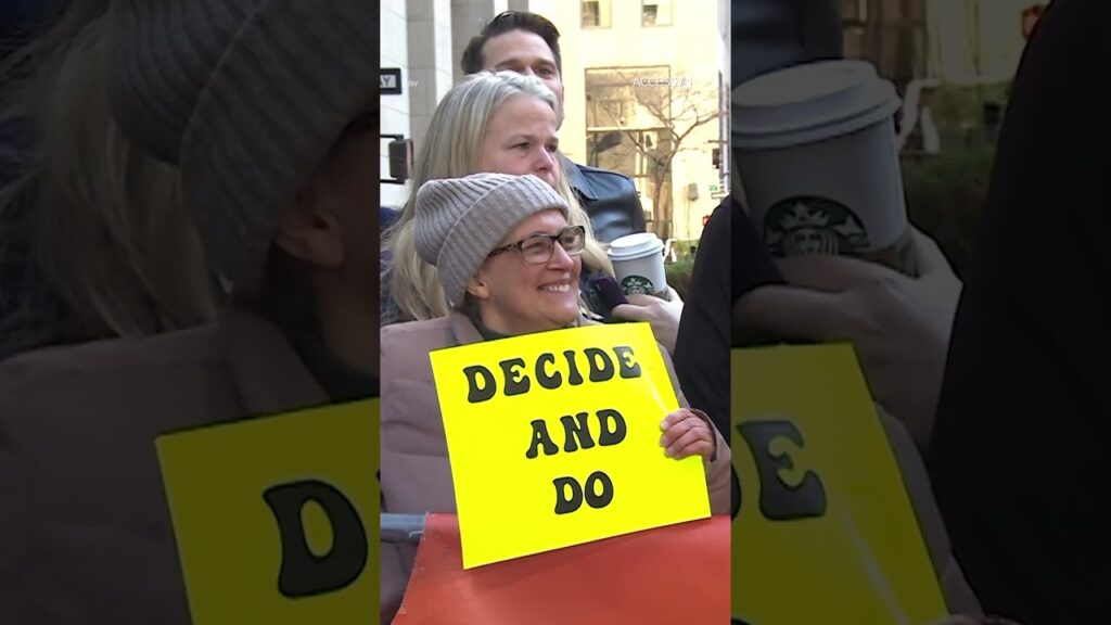 Savannah Guthrie Receives Warm Welcome As She Returns To ‘Today’ Show Savannah Guthrie Receives Warm Welcome As She Returns To 'Today' Show