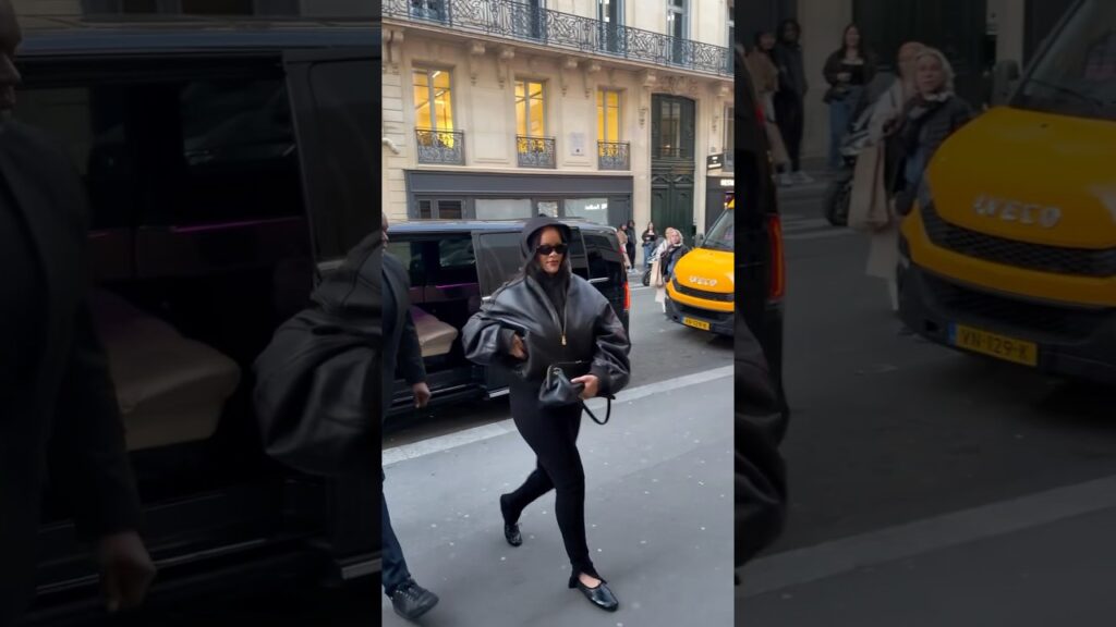 Rihanna in paris🇫🇷#shopping #rihanna #asaprockytypebeat #youtubeshorts #shorts #viral #love #fyp