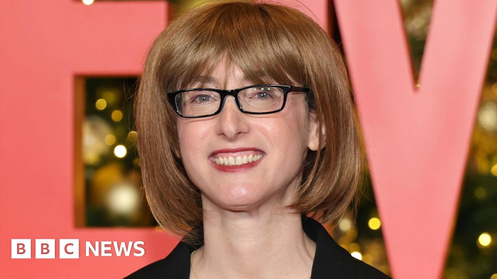 Best-selling The Housemaid author Freida McFadden reveals true identity - BBC