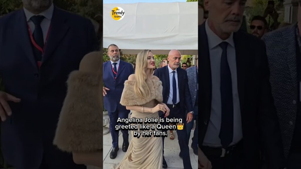 Angelina Jolie is being greeted like a queen by her fans. #angelinajolie