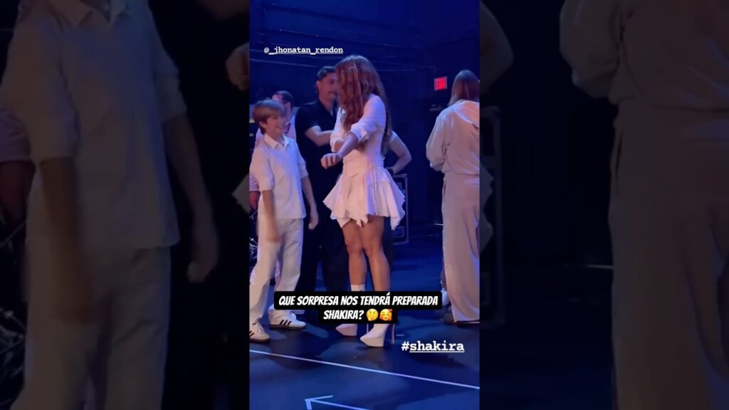 ¡SE VIENE ALGO! ✨🤔 Shakira en un set de grabacion con Milan y Sasha #Shakira #Shorts