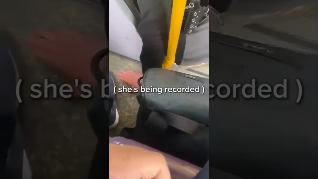 Pickpocket Gets Caught On Camera And Has No Idea She's Being Recorded 😳