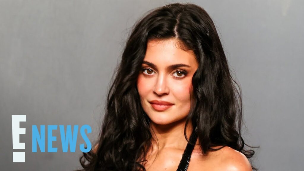 Kylie Jenner Gives Tour of Family’s Jaw-Dropping Palm Springs Home | E! News