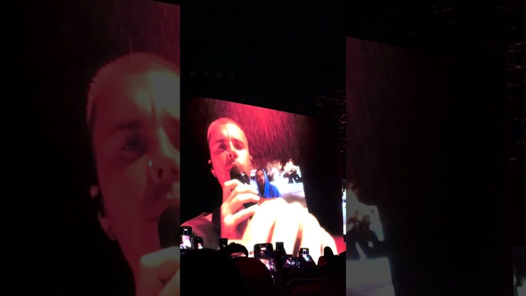 Justin Bieber plays viral paparazzi video during his Coachella set #shorts